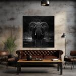 Elefante en blanco y negro bebiendo agua_ATAI